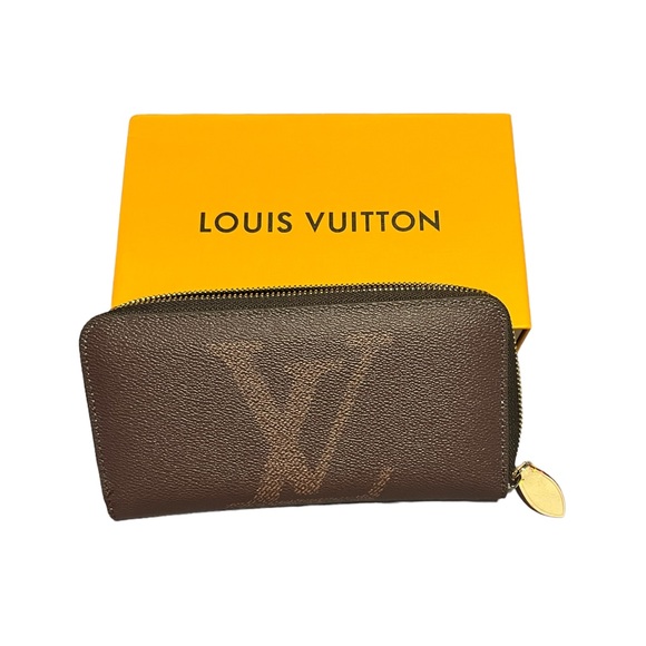 Louis Vuitton zip wallet - Picture 1 of 4